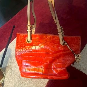 MK purse in great shape no rips. Small ink mark but otherwise spotless